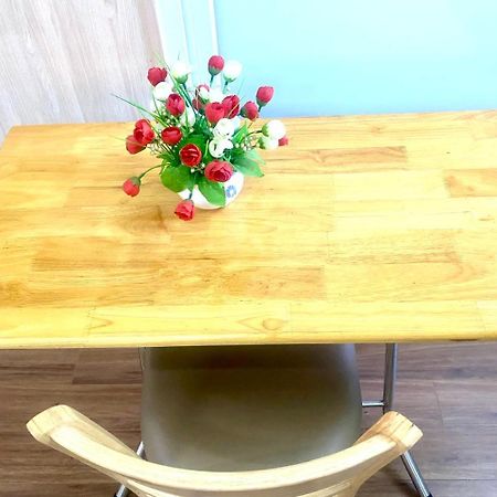 Cozy Homestay With Large Bed, Private Bathroom, Large Balcony 河内 外观 照片
