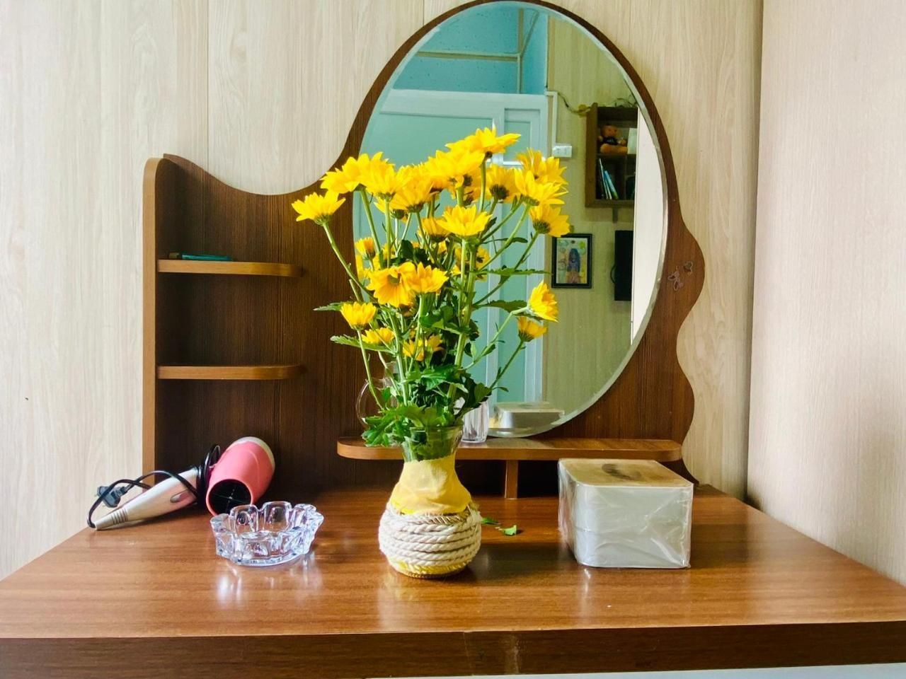 Cozy Homestay With Large Bed, Private Bathroom, Large Balcony 河内 外观 照片