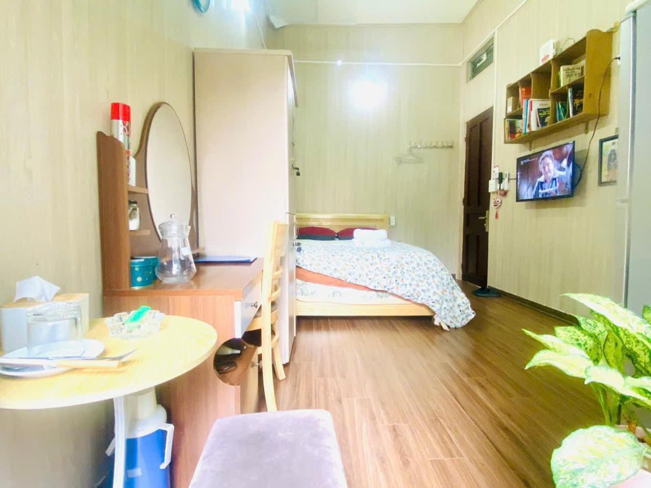 Cozy Homestay With Large Bed, Private Bathroom, Large Balcony 河内 外观 照片