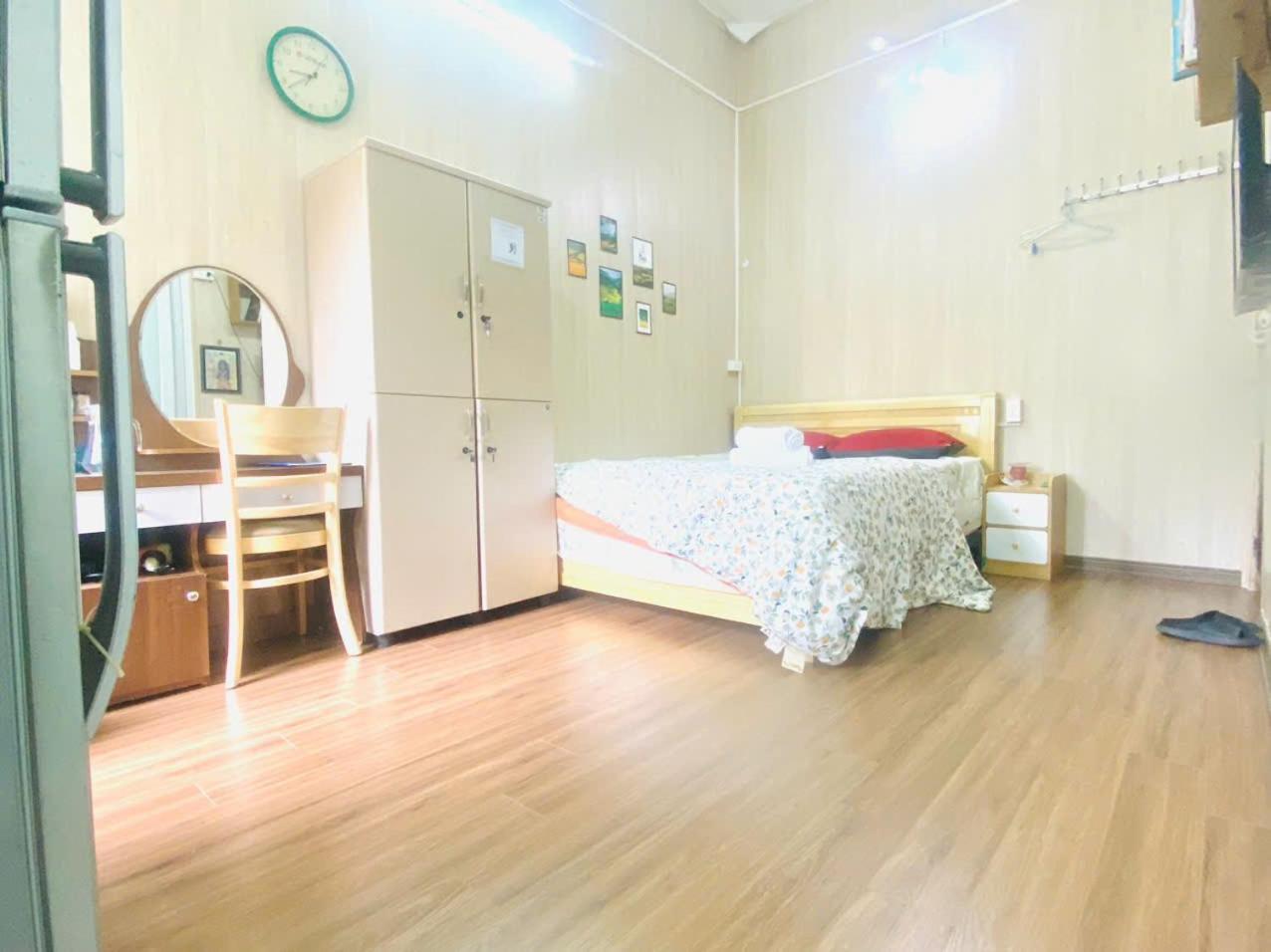 Cozy Homestay With Large Bed, Private Bathroom, Large Balcony 河内 外观 照片